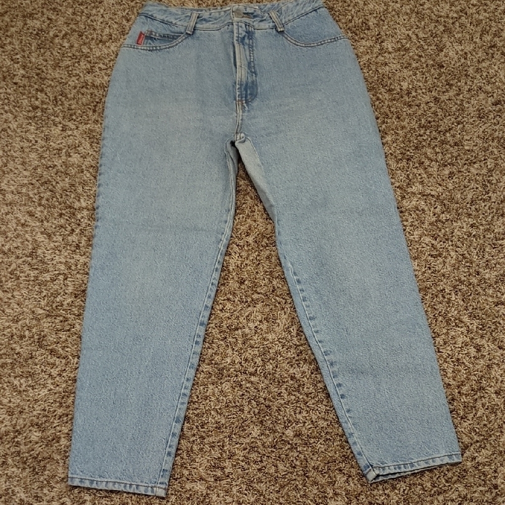 BONGO vintage high rise light blue tapered leg mom jeans